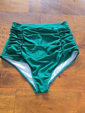 Cocopear Green High Waisted Ruched Bikini Bottoms Size Large